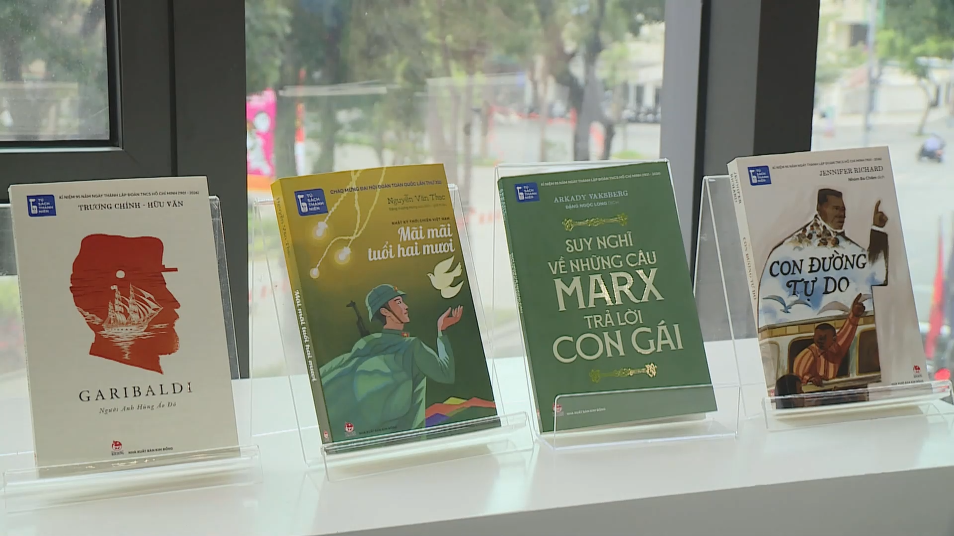 Tủ sách Thanh niên chắp cánh khát vọng tuổi trẻ